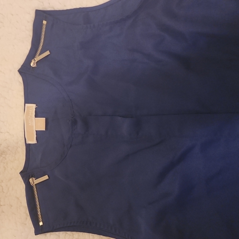 Top - Picture 2 of 4